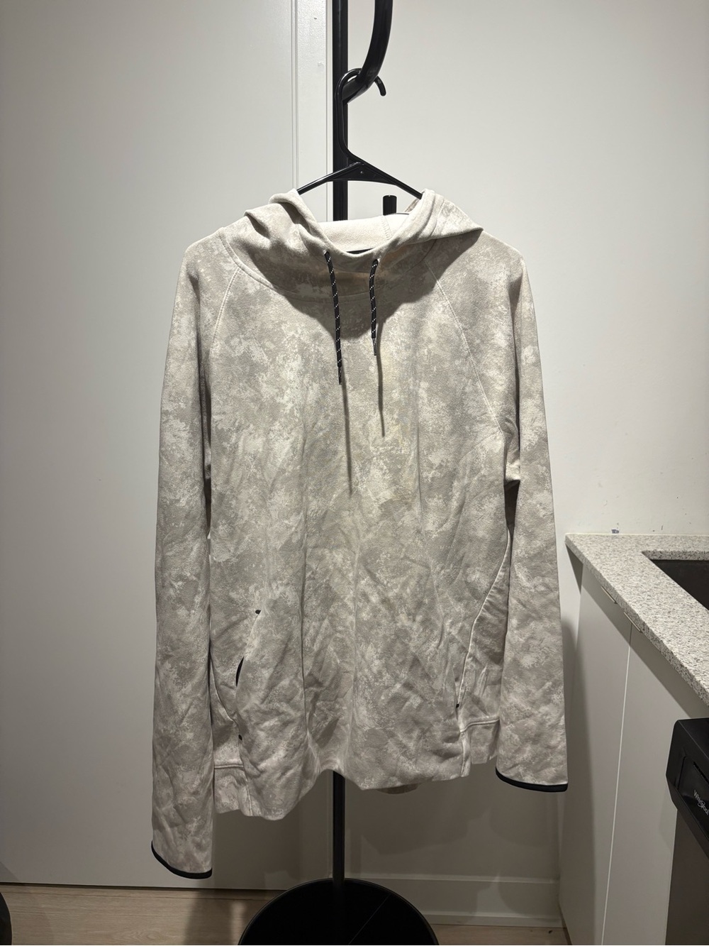 Old Navy Men's Heathered Light Gray Hooded Pullover